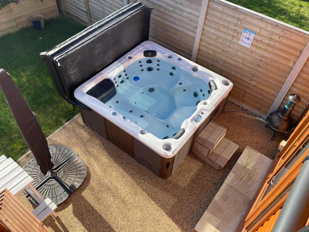31 Cherry East Riding Of Yorkshire Hot Tub & Fishing Garton Exterior foto